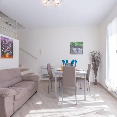 Serena 2 Amazing Sea View - Happy *