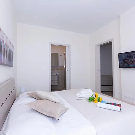 Serena 2 Amazing Sea View - Happy